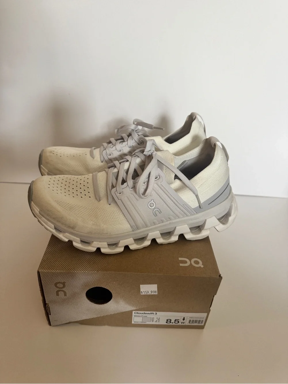 On Cloudswift 3 Women's Athletic Running Shoes - White size 8.5